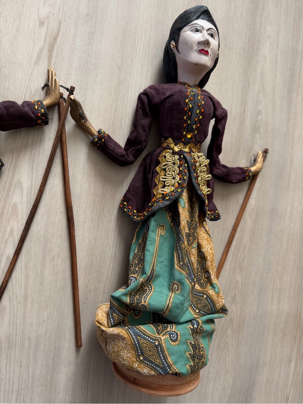 2 Vintage Asian Indonesian Pair Couple Marionette Rod Puppet Dolls - Picture 3 of 13